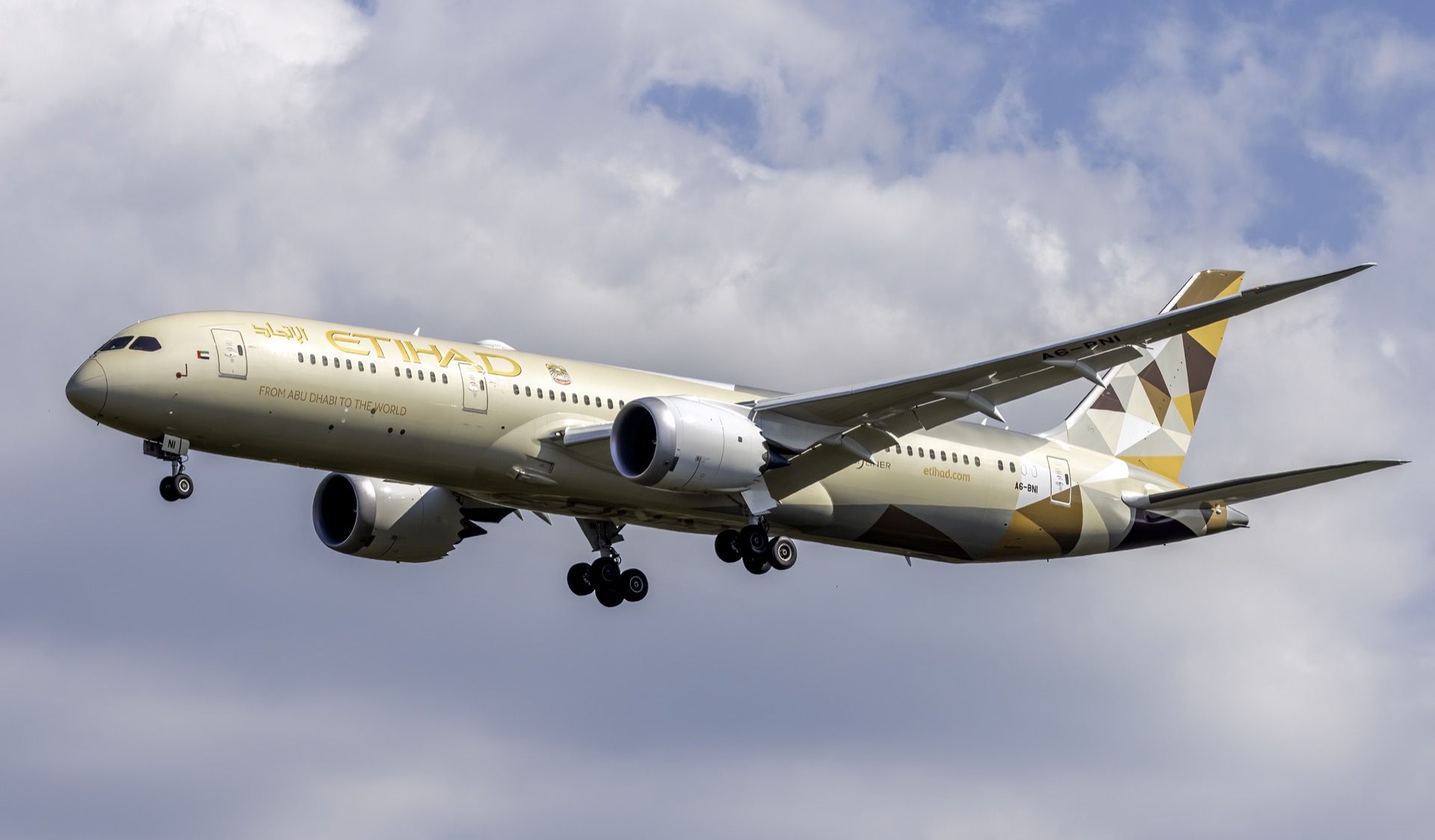 Etihad Airways Boeing 787-9 Dreamliner (A6-BNI)